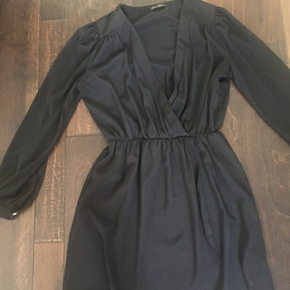 SOLD Lulu's wrap long sleeve dress - Picture 3 of 4